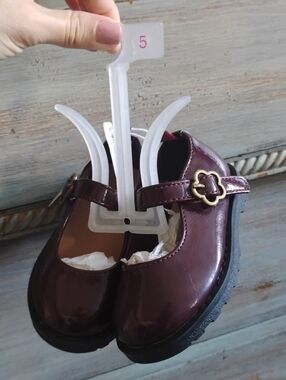 Old Navy Girls' Patent Mary Jane Shoes in Burgundy